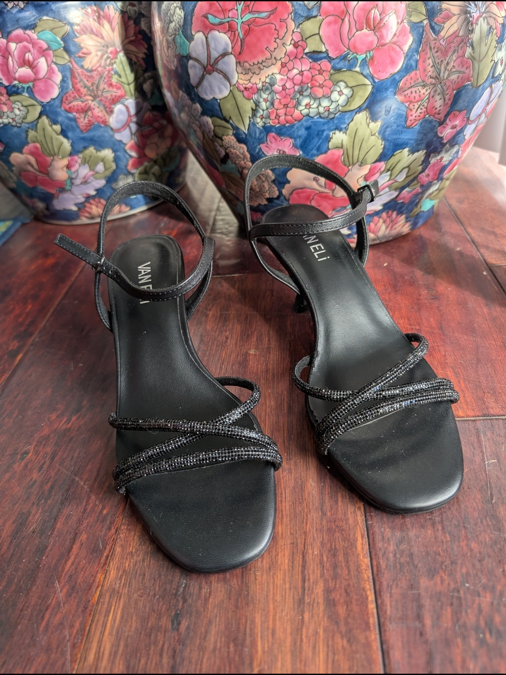 Vaneli Linzy Black Strappy Women's Sandals Y2k Style Size 8